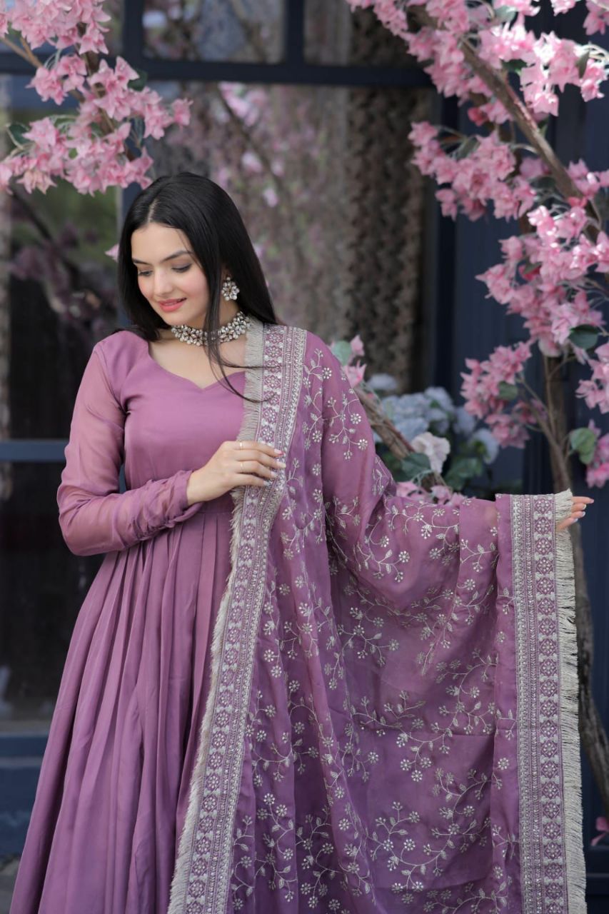 Swarna pink tebby silk anarkali suit set