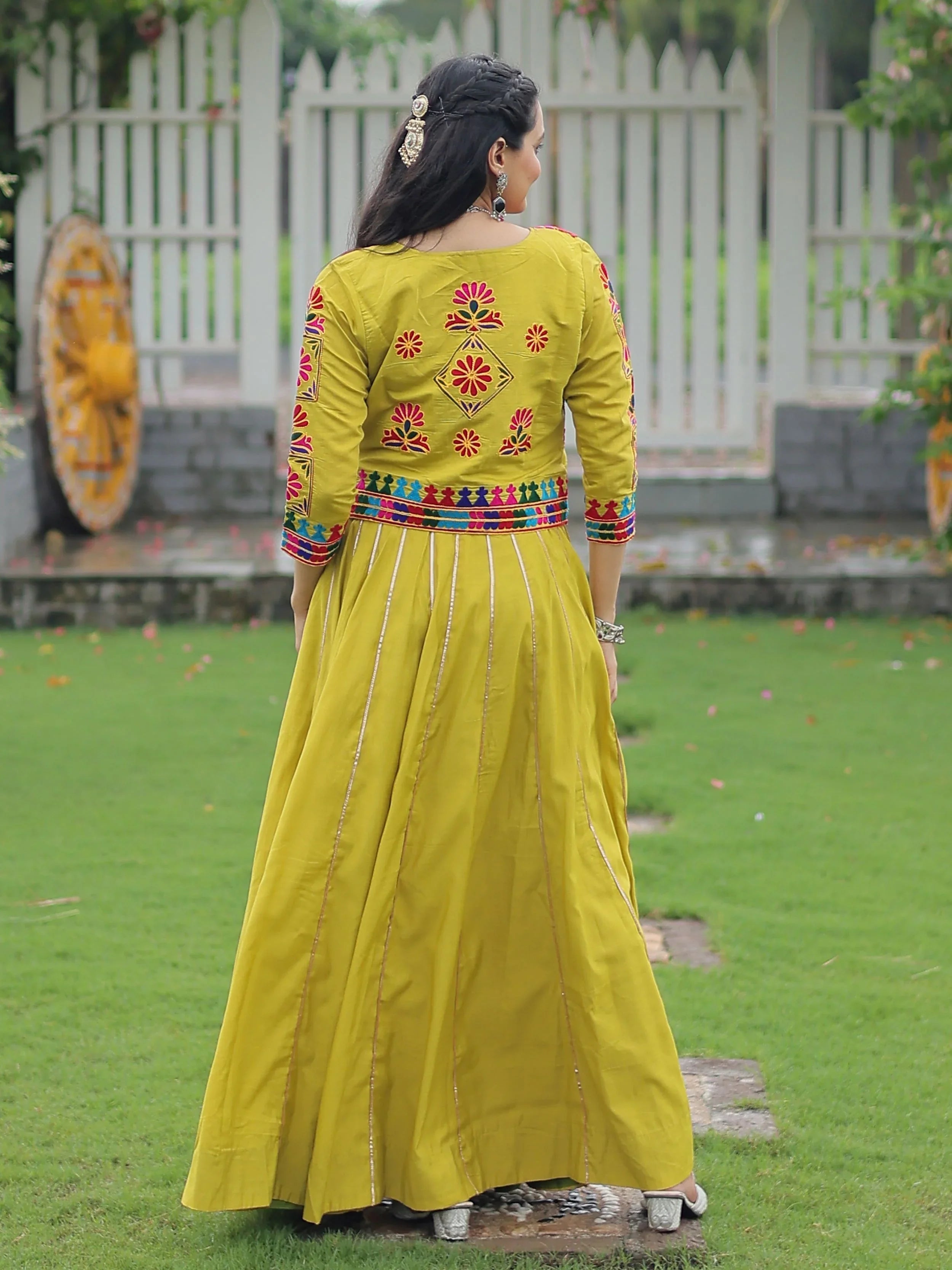 Green Kutchi Gamthi embroidered Gota Patti lace lehenga choli with koti