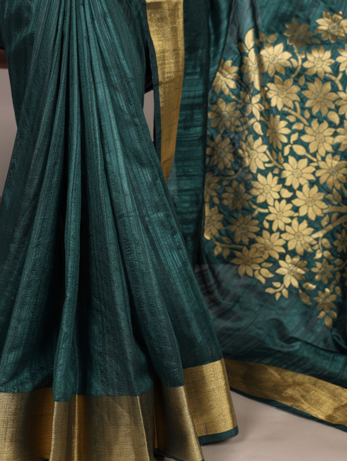 Green raw silk zari weaving saree with unstitched blouse