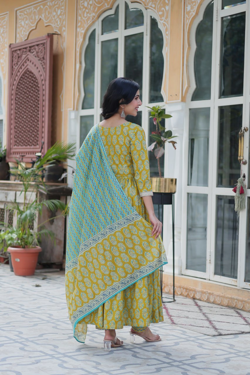 Veenashi Green Pure Cotton Kurti Set