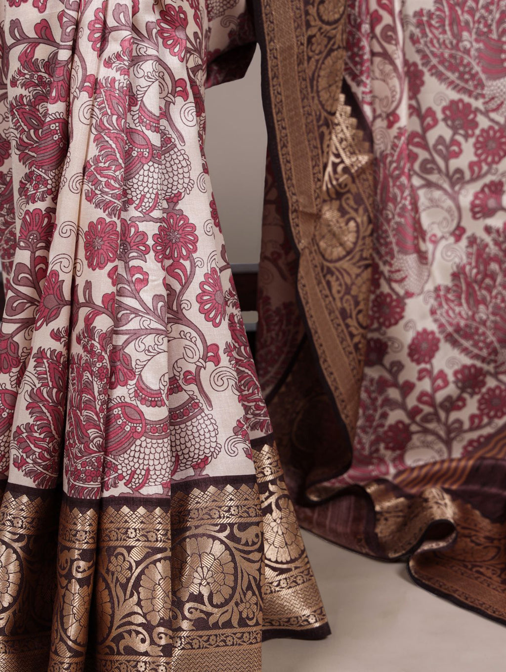 Pink tasar silk printed saree with viscose border and blouse