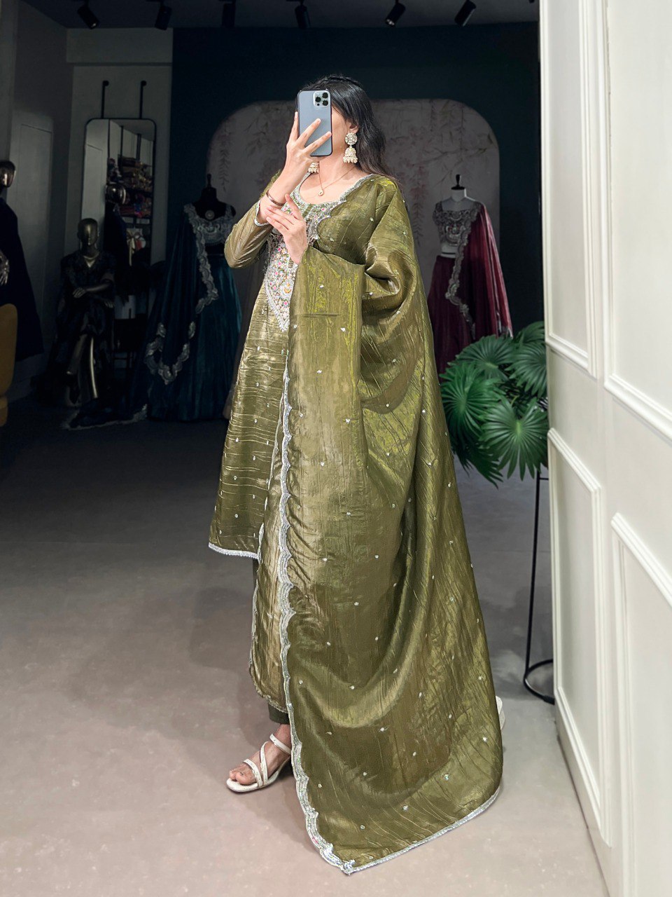 Dhiyara Green Embroidered Kurti Set