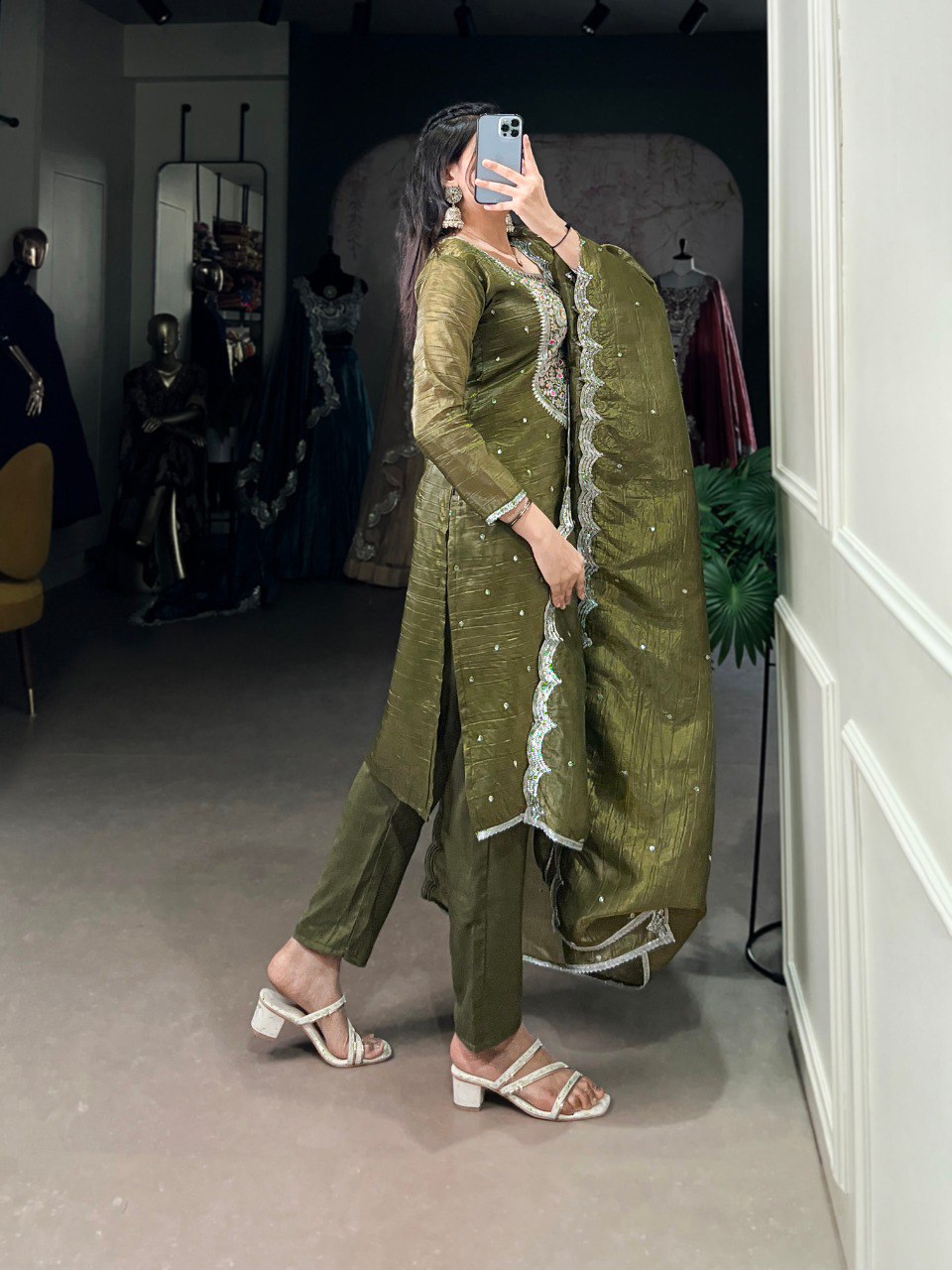 Dhiyara Green Embroidered Kurti Set