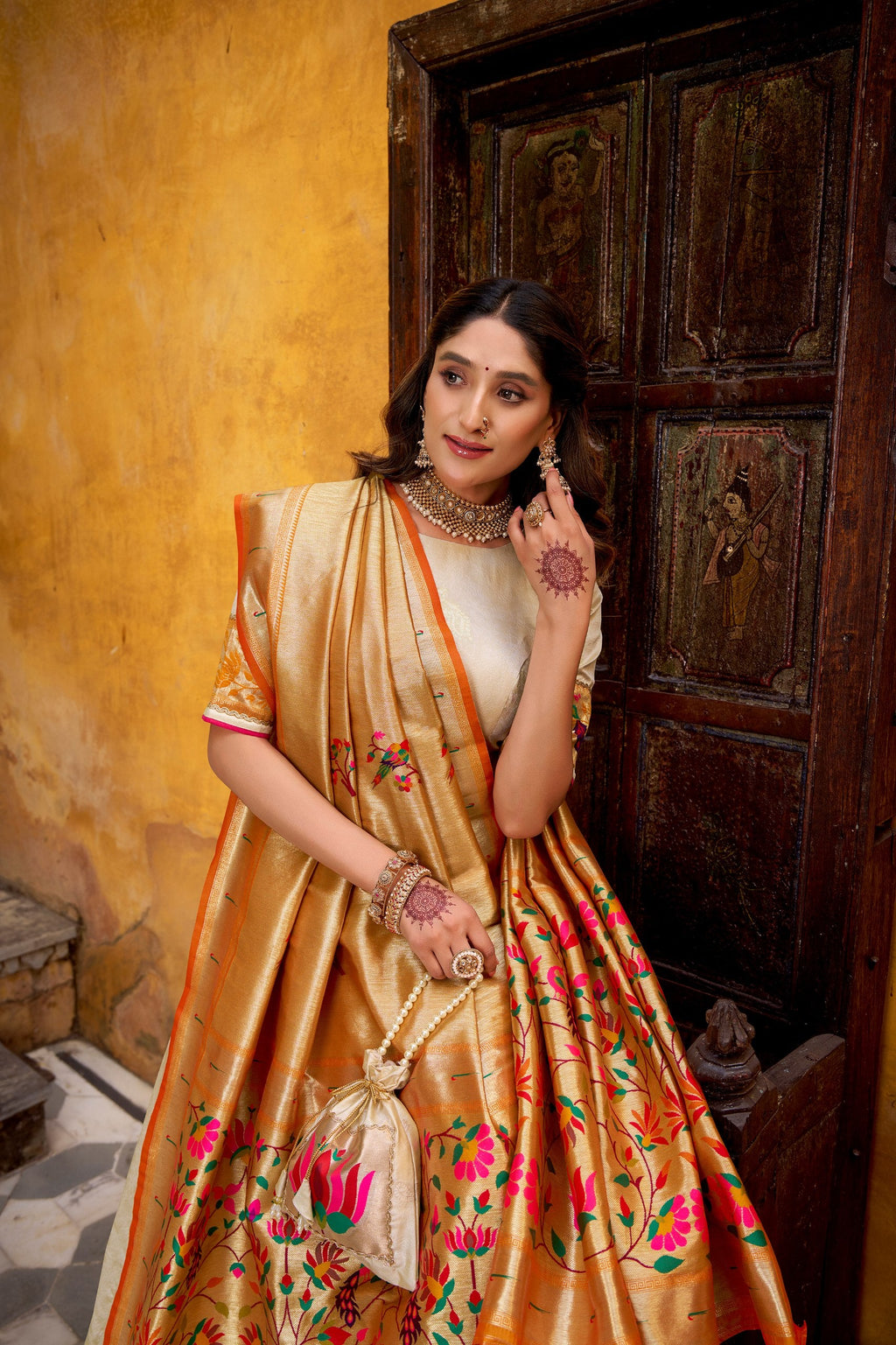 Shubhangi off white zari weaving work silk paithani lehenga choli se